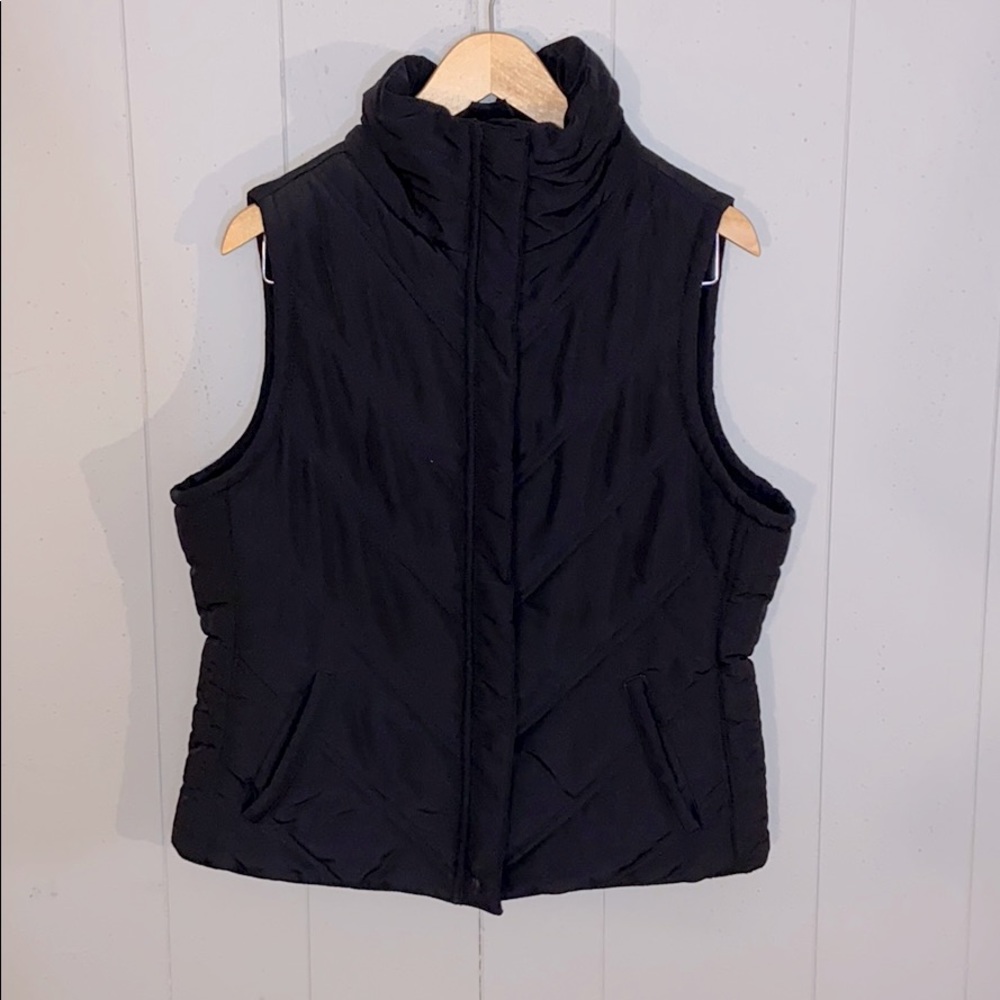 Daisy Fuentes black vest